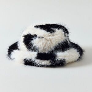 Fluffy faux fur bucket hat